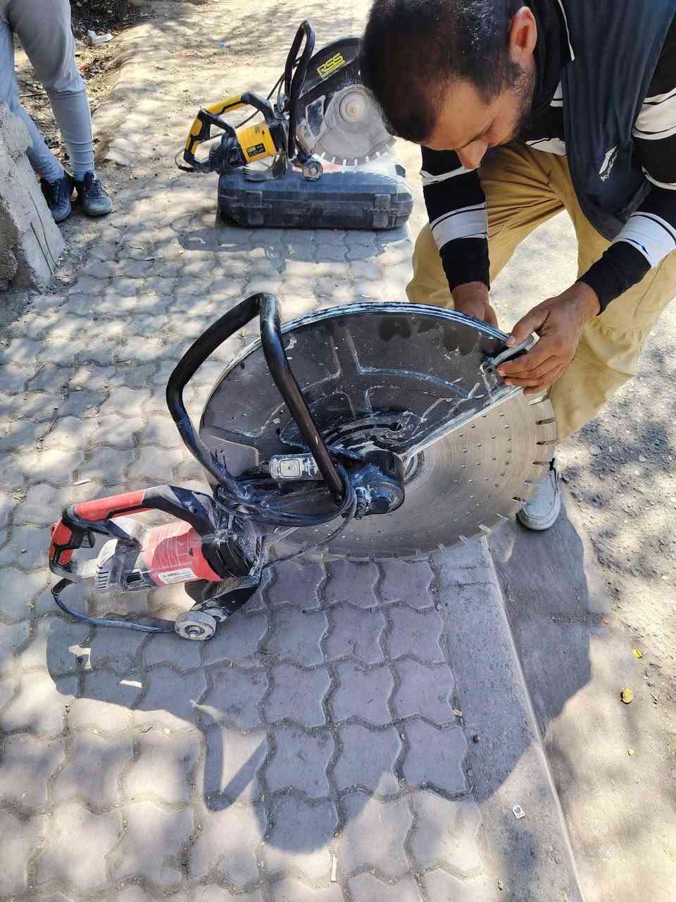 قص الجدران والسقوف بل كوسره كتر قرص 40سم بدون اي ارتجاج وتفليش وتنقير الجص ولااسمنت وهدم وتفليش الجدران وقص فتحات التكت *********** *********** حصرا كركوك متواجدين في كل الاوقات
