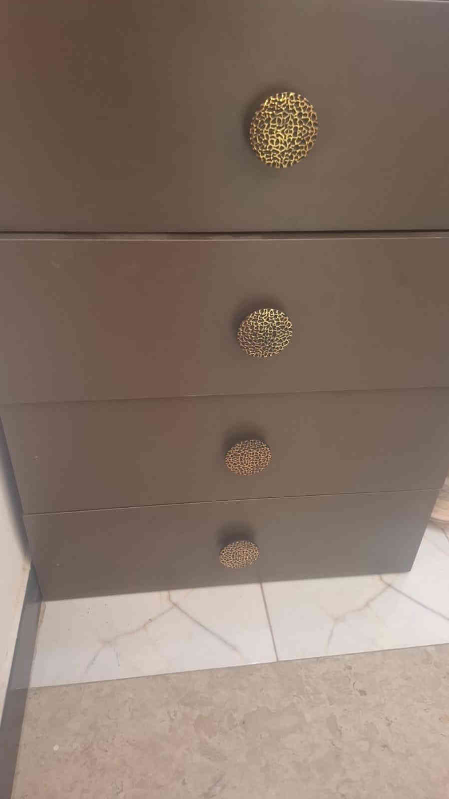 غرفة تركي للبيع
رحمة للكعبة مندوب مندوبة ليتصل ويتعب نفسة 
خصوصا المجمعات والبياعة شراية لان مبين 
10 قطع نسبة النظافة 80 بالمية 
فقط بيهة ضرر بالجامة مال باب الكنتور مامبينة كلش موضحة بالصورة 
سعرهة 800 وبيهة مجال بسيط 
تجي تكلب وتشوف عله راحتك وتفصخ وتاخذ 
والشراي عيوني اله 
مامتواجد عالفيس عالاتصال فقط 
عنواني بغداد المشتل 
***********
