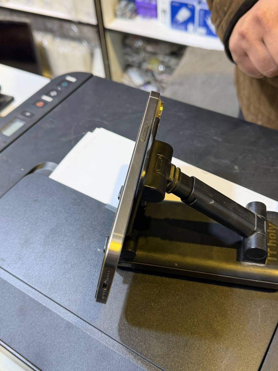 ايفون 15برو ماكس مبدل بطارية ضمان 18شهر تلفون جديد السعر مليون   المكان نجف ***********
