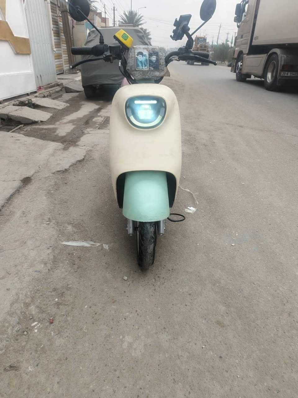 سلام عليكم دراجه كلاسك شحن لبيع دراجه فول لبيع نضافه ااحلا من صور خمس 5بطاريات كبار  مستعجل ع بيعتها 450وبيها خابر وتدلل
***********  او راسلني وتساب
