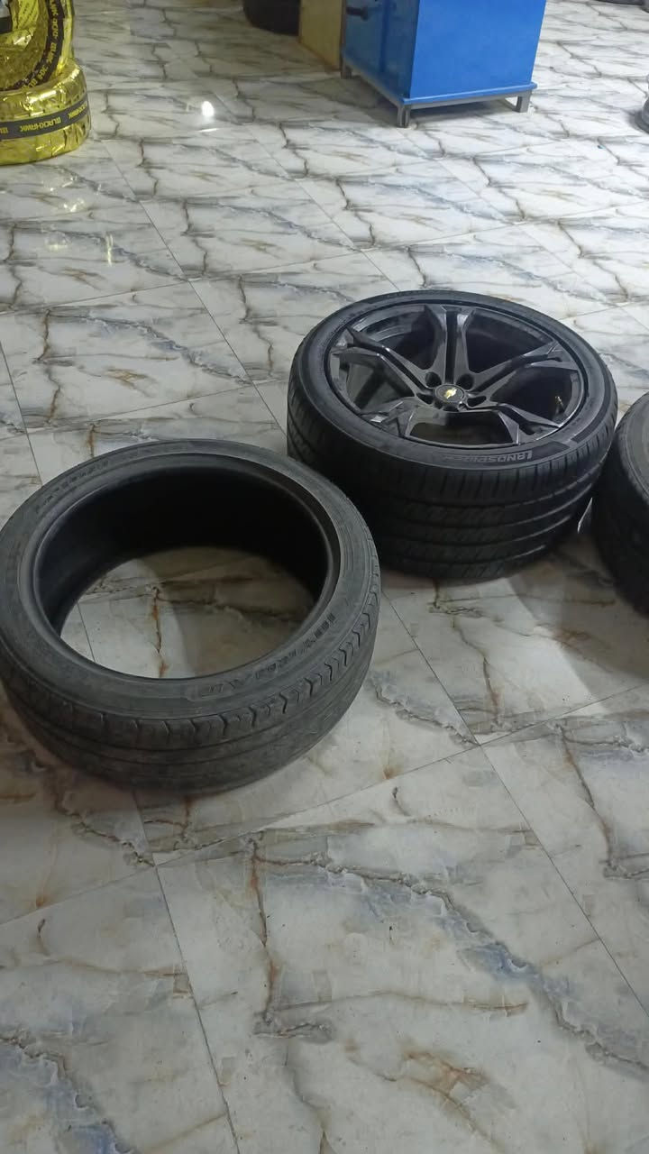 السلام عليكم
اول شي عذروني عل صور دنيا ليل ومابيدي مجال اصور 
كمارو 2017 
محرك 3600 V6
كشف
شفتات ستيرن
اكسل قفل 
بلكات ريسنك 
ويل SS اصلي 
تايرات خلفي 315
صوت كزوز كلش حلو ومميز
بيها نقوصات وملاحظات الي يحب نتواصل وافهمه عليهن بيع او مراوس


**إذا كنت صاحب هذا الإعلان وتريد حذفه لأي سبب، رجاءا أرسل رسالة إلى الدعم الفني**