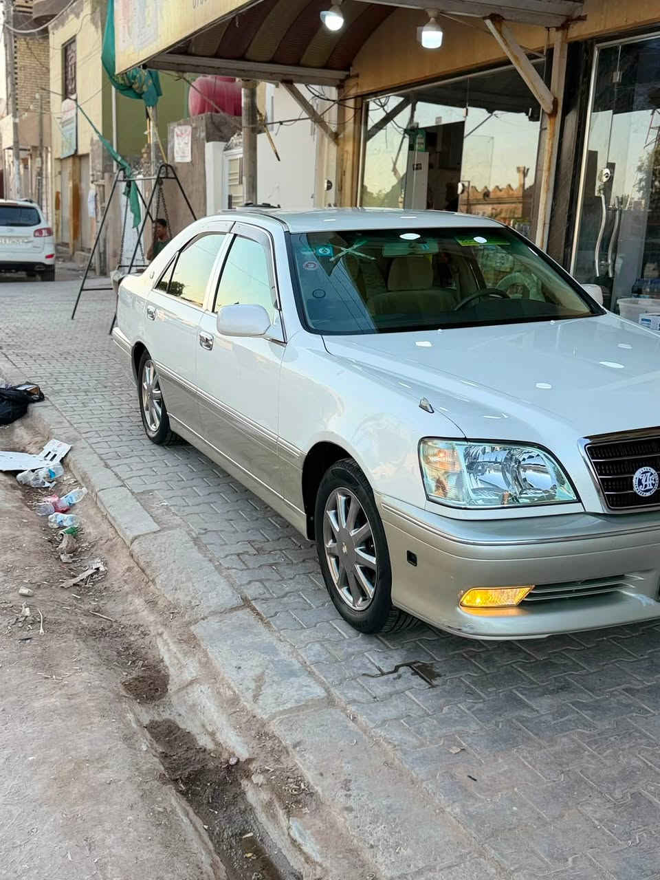 السلام عليكم 
كروان ملكه2000 قرار 48السياره كامله ربع مااذب عليه جاهزه من كلشي  بيع فقط  مداور ثاني يومً 
رقم بصره  دولي الجديد بسمي مشروع وطني هزه جديده تحويل ثاني يوم 
السياره كفاله من الكص ونقل جثه والضربه 
تحويرت نجف تبريد ثلج 
حداديه جاهزه 
محجل خضراوي كشنات كهربائي 
المواصفات:      السعر.   (148)
3 دكم  ارايل خلفي امامي 
برده خلفيه كامره خلفيه
مري هيتر شفط 
ديفور الجبير ستيرن كهربائي 
شاصي 175
وبيه هواي موصفات ما ذاكرهن
ويل نجمه حجم 16نفطي اصلي تخم تاير 
( مكاني نجف *********** )

