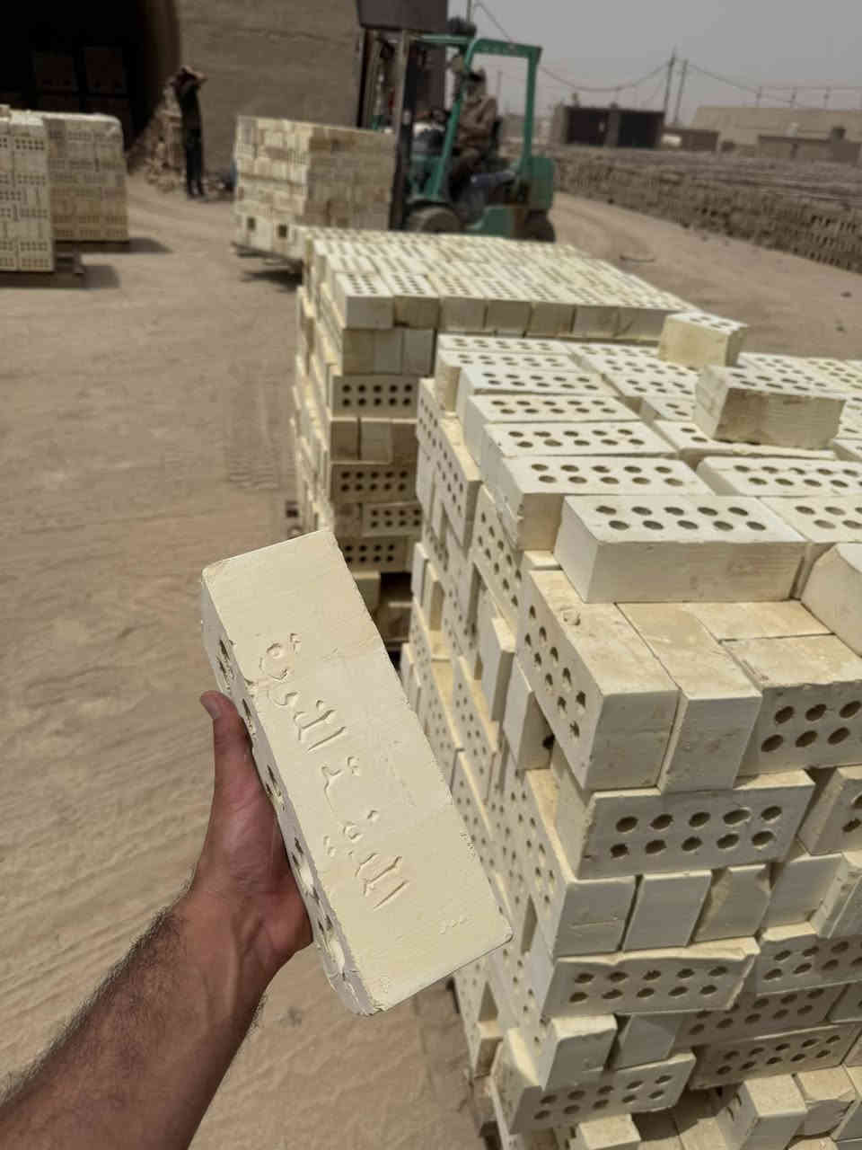 ✨ طابوق جمهوري متميز من معمل طابوق المدينة المنورة! ✨
مميزات المنتج:

_ خالٍ من الأملاح

_ يضمن جودة عالية وطول عمر المواد.

_ مصنوع بحرفية عالية

_ طابوق موثوق يلبي أعلى معايير الصناعة.

_ صلابة فائقة

_ مثالي للمشاريع الإنشائية الكبيرة والصغيرة.

_ حواف حادة

_ تضمن دقة في التوصيل ونتائج بناء مثالية.

_ اختر طابوق المدينة المنورة لبناء قوي ومستدام
 
🔔 لحجز والاستفسار:
📞 ابو فهد

📞 ***********  
📞 ***********
‏(https://wa.me/+9647804614892)

اجعل مشروعك يتألق مع طابوق المدينه المنوره
