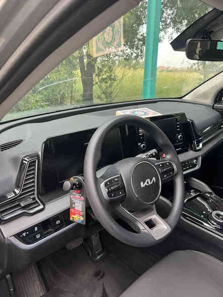 كيا سبورتج 2023 هايبرد وارد امريكي للبيع .
مواصفات LX عداد الكيلو متر : 30 الف كيلو 
مكينة ١٦٠٠ تيربو  تفويله البانزين تمشيها ٨٠٠ كيلو 
حادث چاملغ ايمن امامي وبنيد
بيها تبديل قطعتين بلاديات چاملغ وبنيد
بدون صبغ 

🟥 السعر سوي تعليق يصل مباشرة 🗞️ 

بدون دواخل فقط جزء من البدنه اليمنه بيها تعديل وموضحة بالصوره .
السياره جاهزه ومرقمه بغداد وبأسمي وما بيها اي نقص .

رقم صاحب السيارة 
***********
