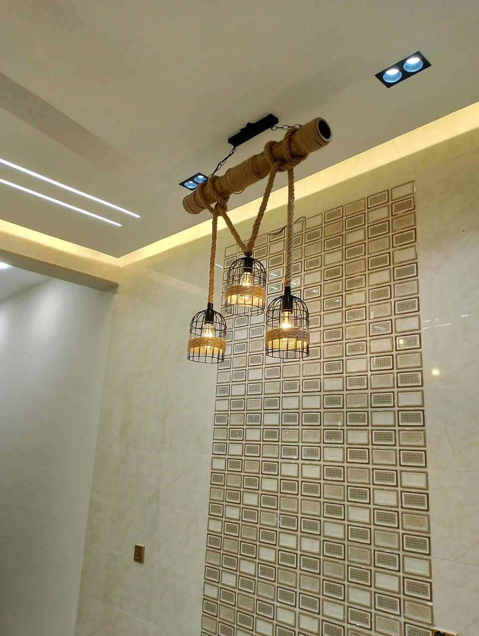 للبيع بناية ١٠٠م واجهه ٤م  بناء درجة اولى  ٤طوابق شقق معزولة درج خارجي المنصور حي دراغ  كل شقة صالة ومطبخ و٢ حمام و٢غرف منام مع سبالت وكاونتر مطبخ   
السعر /٦٥٠ مليون قابل للتفاوض
مكتب اليوسف للعقار في المنصور 
***********
***********
