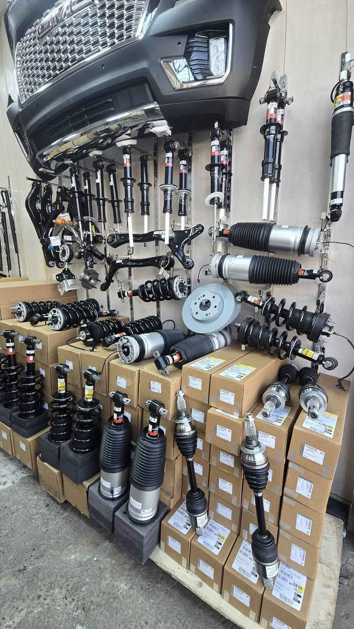 ادوات احتياطية اصلي شركة و كوبي اعلى جودة  
تعلن شركة الجود للتجارة العامة عن توفر الادوات الاحتياطية لسييارات السلفرادو و السييرا للموديلات الحديثة ٢٠١٩ و الى ٢٠٢٦ و سيارات التاهو و ااكاديلاك و اليوكن من ٢٠١٥ و الى ٢٠٢٦.
مثل ادوات الصدر و المحرك و الحساسات و الكهربائيات. 
و توفر لموديل ٢٠٠٢-٢٠٠٧ العسكري .
لتفاصيل اكثر تواصلوا معنا عبر الواتساب 
*********** 
او زورونا في بغداد ساحة الطيران منتصف الشارع.
