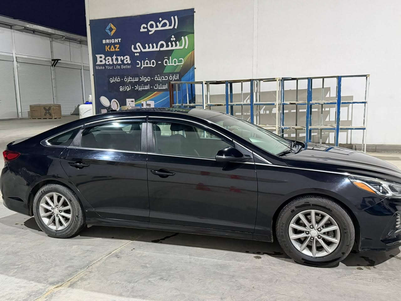 سوناتا ٢٠١٨ امريكي حادث بنيد وجاملغ بدون ايرباك
مكان السيارة بغداد ماشية ١٤٠ الف
محرك ٢.٤ 
نص مواصفات 
اشاير بالمري
نظام ايكو نظام سبورت
 شفتات تحكم بالستيرن
السعر ١٣٠ وبيها مجال
رقم الهاتف ***********
