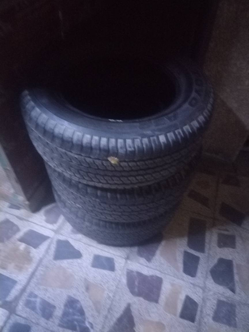 السلام عليكم
٣ تايرات نوع تويو  يعني زوج وتك خوات نسبه النظافه ٩٠ ٪
حجم ١٨ / ٦٠ / ٢٦٥
 السعر ١٥٠ الف دينار للكل...
بغداد جانب الكرخ منطقه العامريه
*********** بغداد, العراق
