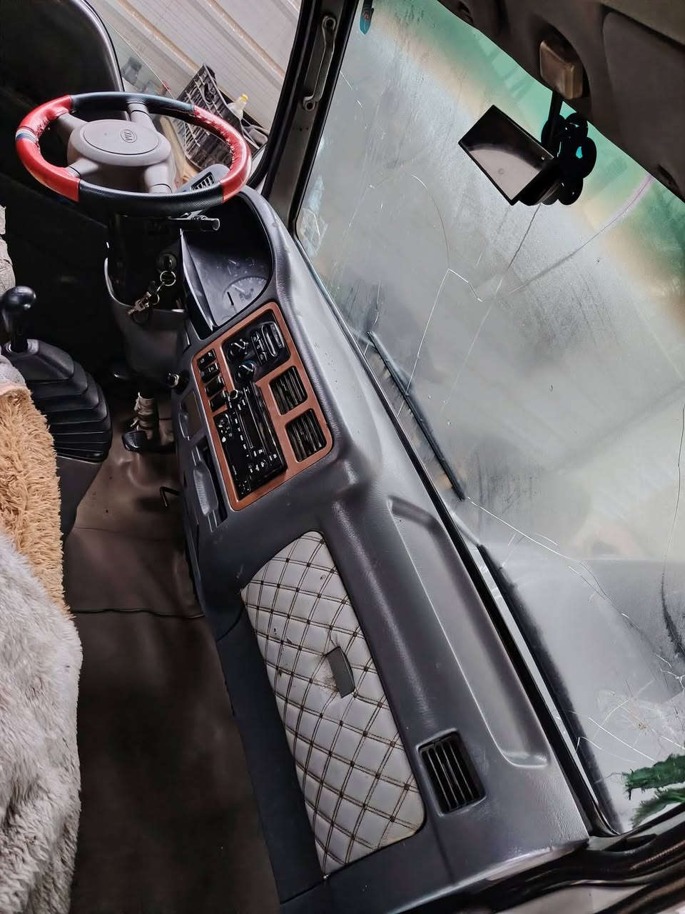 كيه فنتيرا موديل 1997 مكفوله كفاله عامه كلشي بيه شتقل محرك 3000 مكفول كفاله عامه اكسن منقولي توني شاده سعره 55 بيه مجال  قليل حك جيه***********
