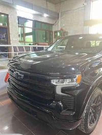 شوفرليت سلفرادو Z71 موديل:2023 ماشية:120mi  محرك:v8 5300 فورويل:4*4 شك...