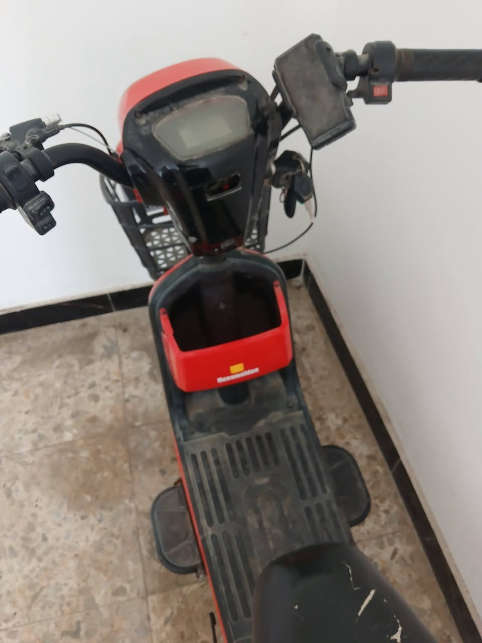 للبيع تشتغل بس متمشي السعر ١٠٠ واني خادم مكاني الأمين رقمي***********
