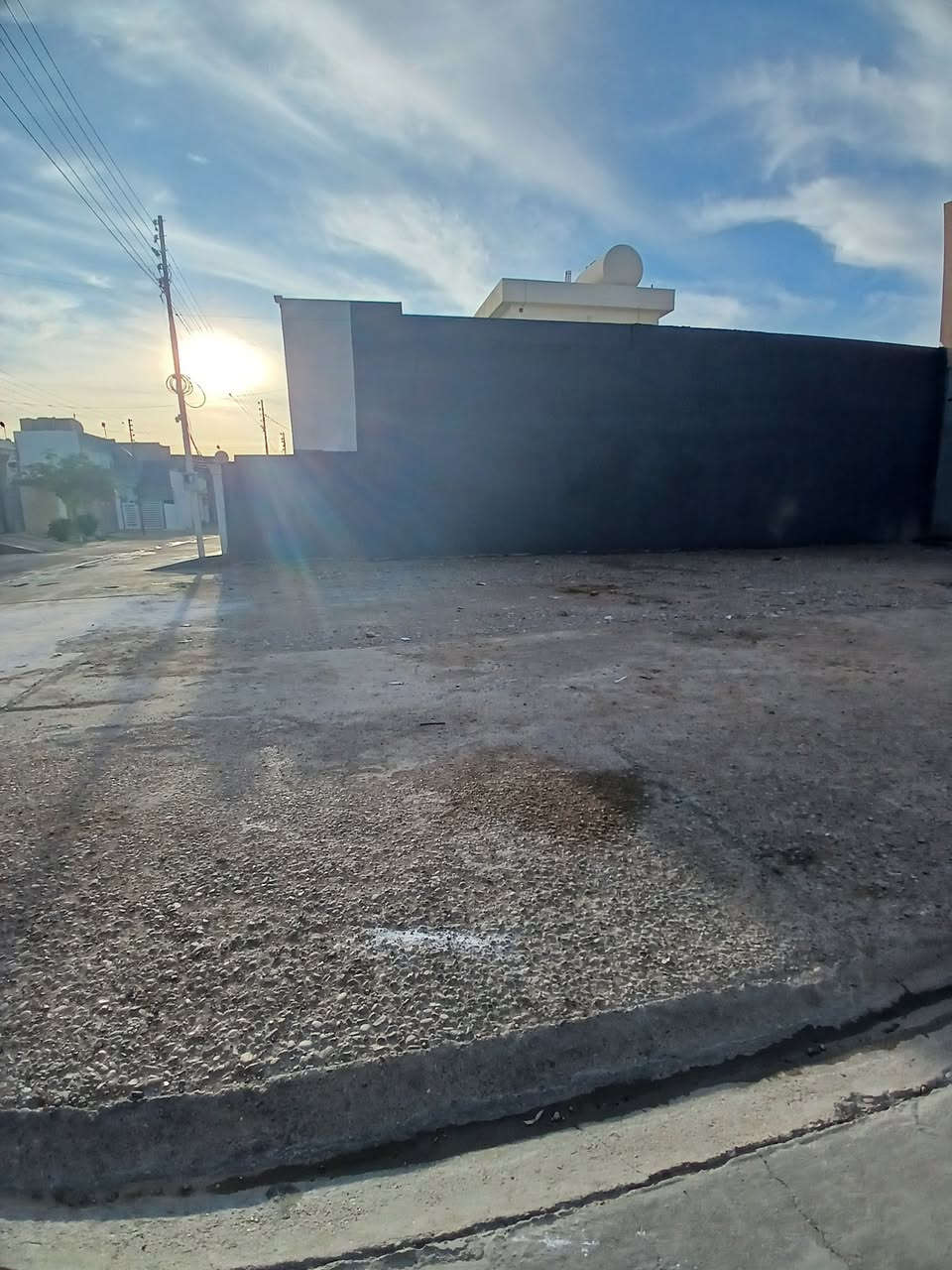 قطعة للبيع  ١٠٠ طابو متر ركن ١٠×١٠ عنوان حريه خلف دائرة كهرباء فرع عريض  هاتف ***********/***********
