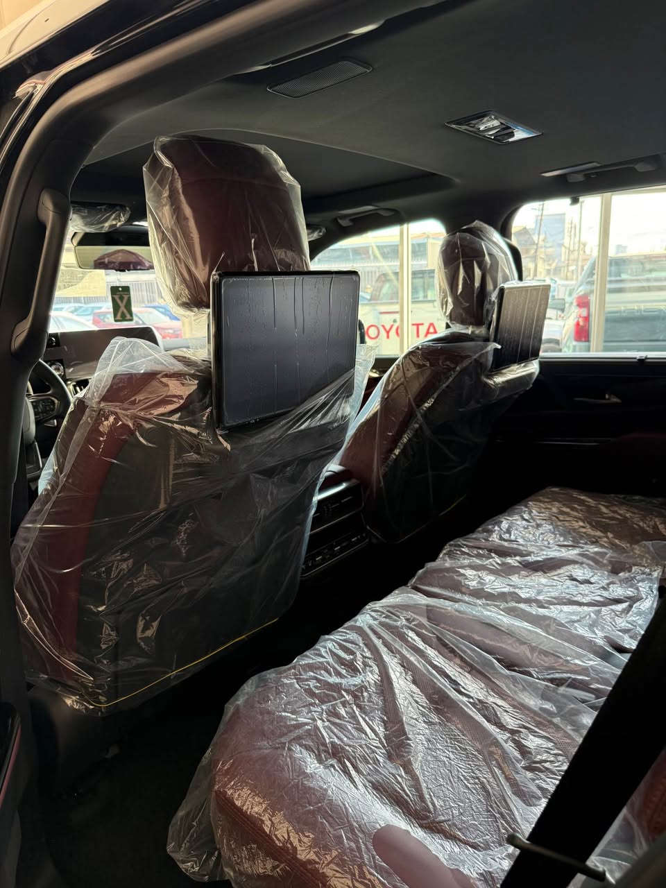 لكزس 2025 600 بلاتينيوم بريم اصلي ميحتاج اذكر المواصفات  معروفة لون اسود زيرو عداد 400km 
كفاله خدش واحد ماكو مرقم بغداد ورقمها مميز سنوية كاملة 
وسعرها  مناسب 
*********** بغداد, العراق
