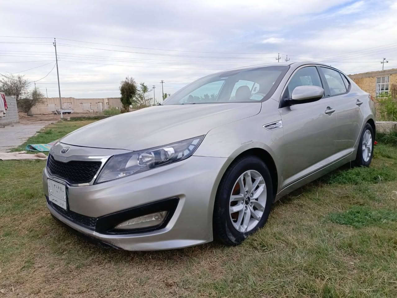 السلام عليكم 
كيا اوبتيما 2013 خليجي 
السياره مكفوله ضربه وتبديل وفتح وبارد وخياس كفاله عامه     مواصفات كلش حلوه شاشه كبيره وكامره دواره حساسات خلفيه شفتات استيرن ويل كب عدد خمسه تبريد قطعتين داخل عسلي تحكم استيرن جهتين السياره جديده جداً بوضع الشركه كير محرك تبريد حداديه تخم تاير باتري كله جديد وشرط الفحص  للاستفسار*********** مكاني الشطره
