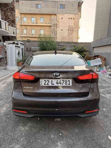 كيا فورتي موديل 2017   
محرك 2000 دوش 
كير ATM
تحكمات 
وضعيات قيادة 
ويل كب 
منضومة زنون + كشافات 
ضررها قطعة واحدة جاملغ صبغ فقط 
بدون دواخل بدون ايرباك بدون تبديل
ماشية 96 
المكان بغداد الدورة 
السعر 113$ وبيها مجال 
شراي اتصل وتدلل (***********)
