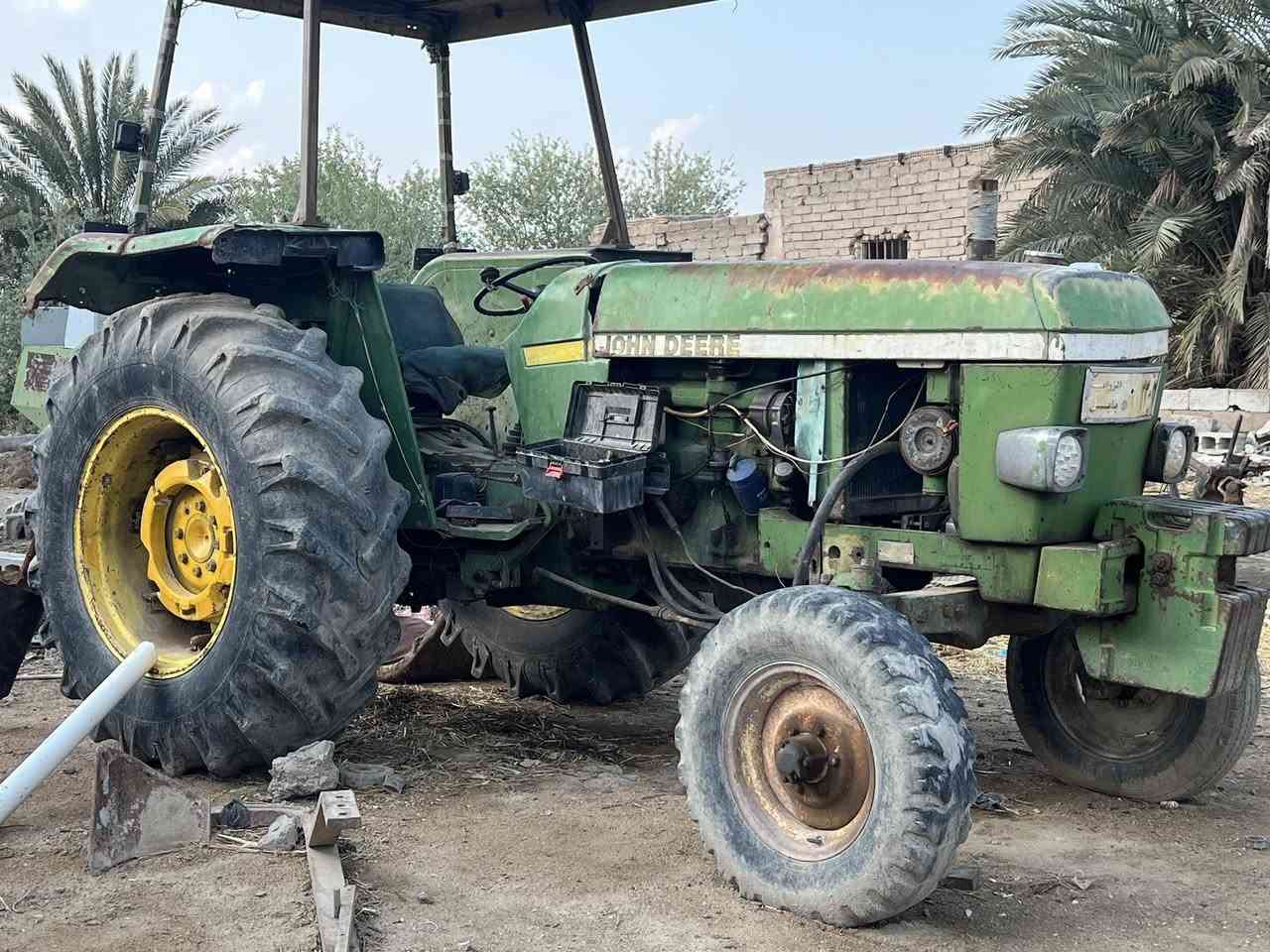 جوندير موديل ٨٢ بدون المكينه كير واكسل شرط بس المحرك بي بخار بدون تنقيص المكينه حلوه بس المحرك رفع شغال باور شغال مكان نجف ناحية القادسيه للاتصال الرقم ***********
