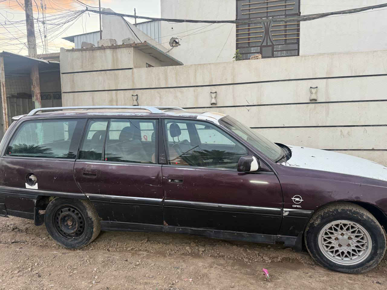 سلام عليكم أوبل ستيشن موديل ١٩٩٣ مكينه ٢٠٠٠ كير ومحرك برنس سياره نضيفه مابيه اي اخياس رقم بغداد 
سعر ٢٨ وبيه مجال بسيط 
اي استفسار رقم الهاتف ***********
