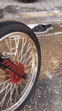 السلام عليكم دراجه ادوات عنبار نضيفة مامفتوحة سعر600 العنوان بصرة جمهورية ***********
