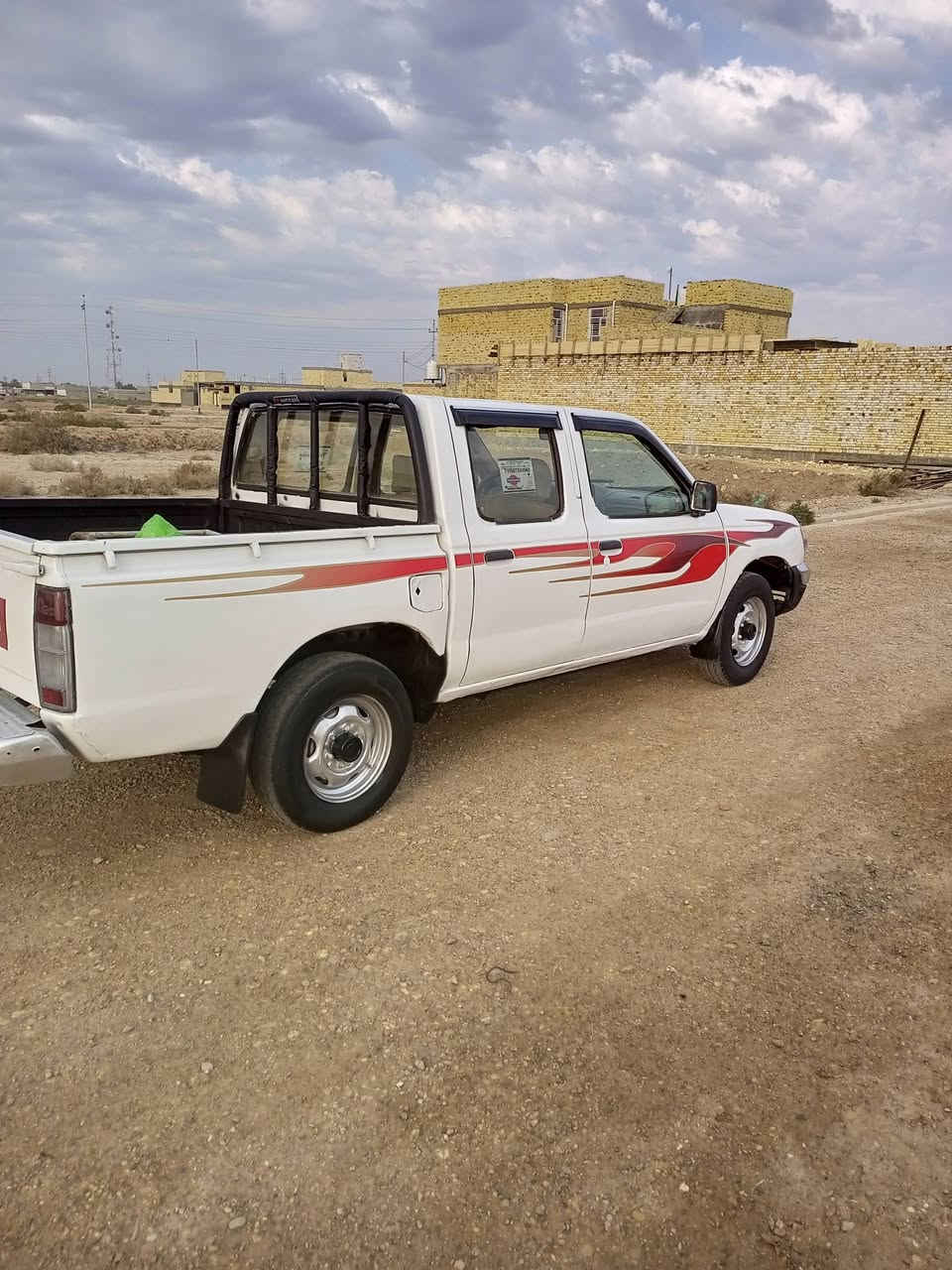 للبيع نيسان موديل 2003 (مزاد وزراة الداخلية) بيه كتاب مزايدة تمشي بيه وين ماتريد  مكينه وكير و حداديه شاصي مكفول  كهربائية ودوشمه جديده سياره جاهزه مكان الناصريه قضاء الرفاعي رقم الهاتف *********** سعر 50 بيه مجال بسيط
