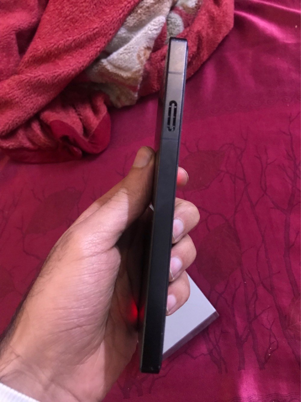 ريد ماجك 10 برو نضيف 256-16
سعره 670 الف متوفر توصيل 
عنواني بغداد مدينه الصدر 