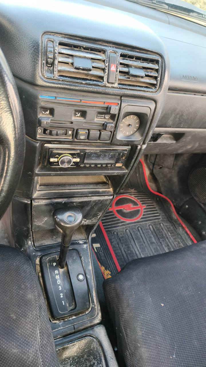 فيكترا موديل 93 اتوماتيك 
بيتاقه ي بنزيني له گلايه 
تحويلو غرامه  به شرت گيرو مكينه ي به شرت سياريه زور جائيزه مالي دوسته سعري 32گلا معمله 
بو زانياري زياتر تيل بو خاوني بكه 
***********
*********** شمشمل, السليمانية
