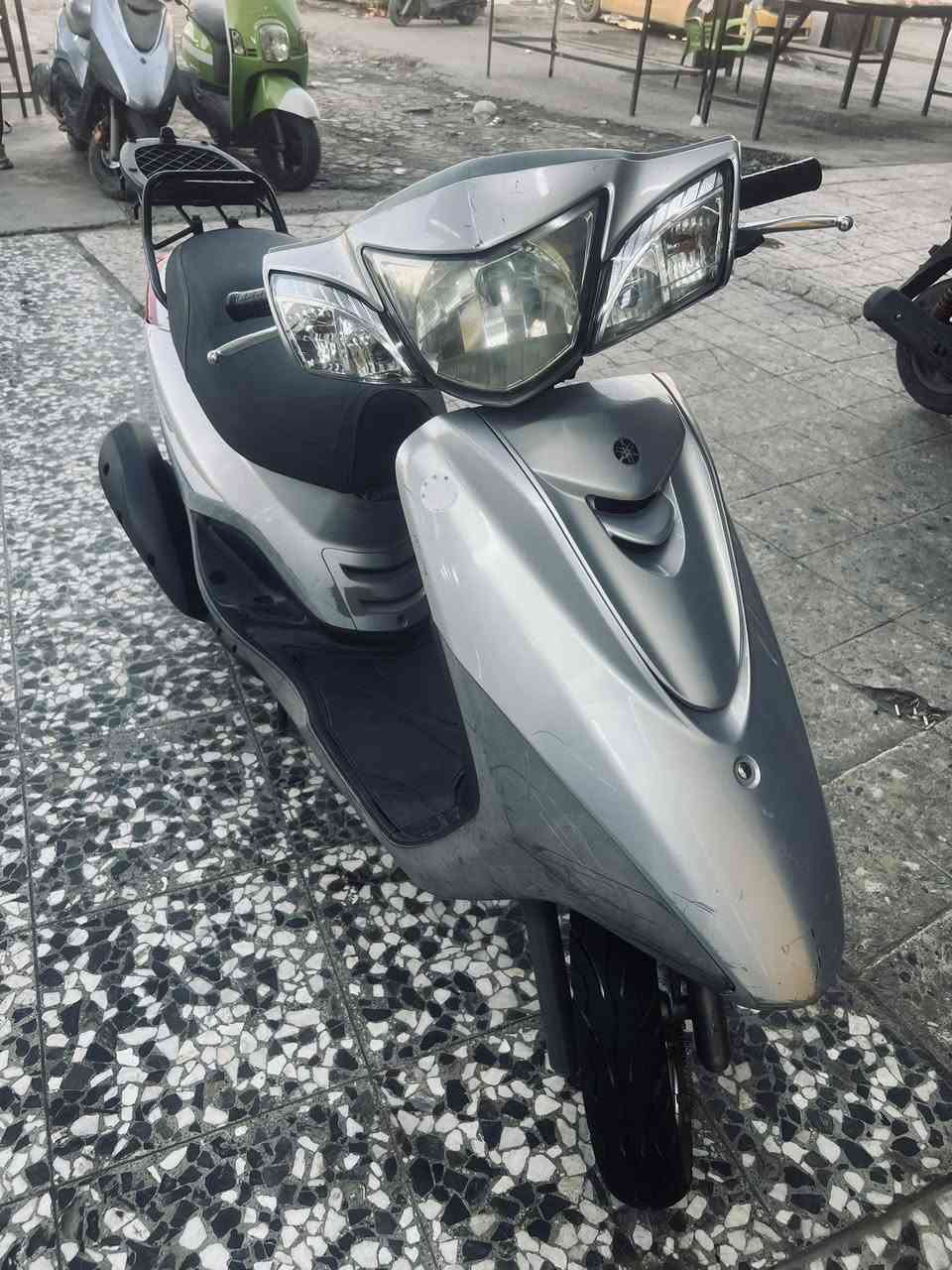 مكلف بالنشر 
السلام عليكم
بريز بغبغاء مكفولة
مكينة ما مفتوحة جيب فيتر وافحص
كهربائياته كلها شغالة
دراجة نضيفة بمعنى الكلمة
صار شهرين نازلة رمبة
السعر مليون وبيه مجال قليل  
العنوان بغداد بلديات قرب ساحة الحمزة
رقم صاحب الدراجة ***********
متواجد واتساب
