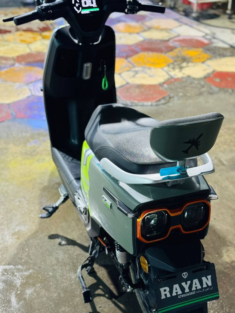 السلام عليكم دراجه للبيع جديده نضيفه صالي شهر من اخذته  مستخدمه قليل شغل وطلع 6بطاريات  
مكاني بغداد البلديات للستفسار 
***********واتساب
هاتف ***********
