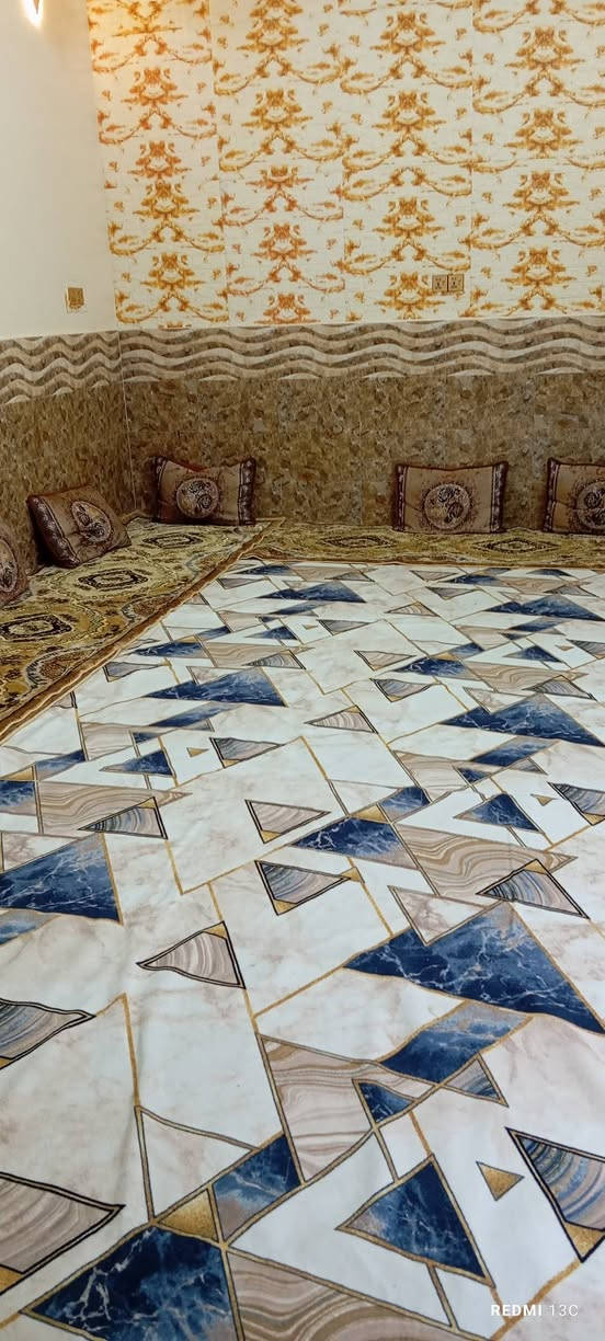 بيت مساحه الارض 200 متر الأساس كونكريت والسقف كونكريت بناء حديث عنوان حي الزهراء  مقابيل العمارات السكنية الجدد خلف مجمع السفير للسيراميك مطلوب 6ونص والسعر 150 من ضمن الطلب خدمات كامله ***********
