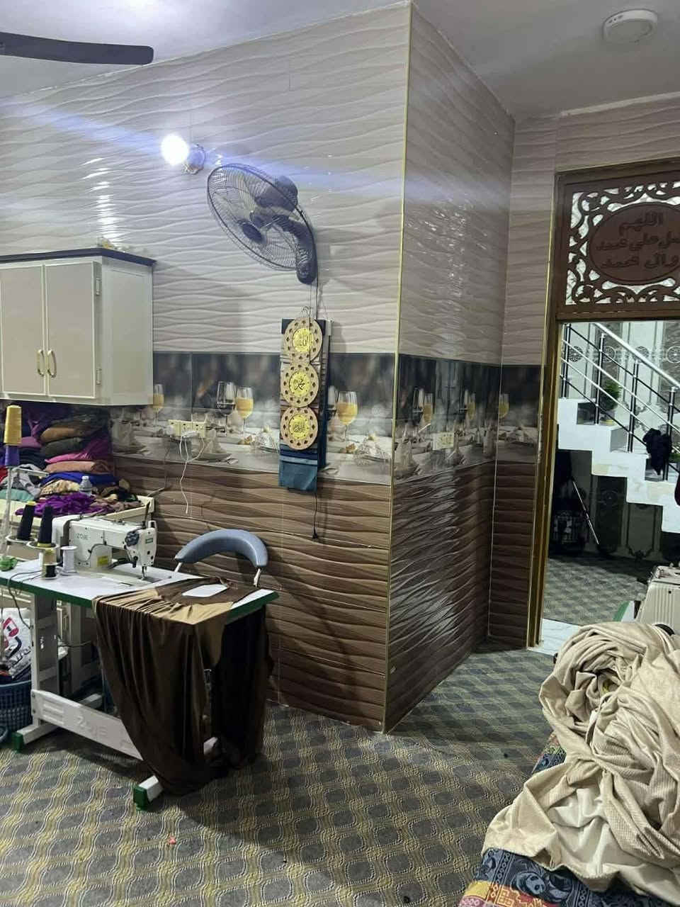 السلام عليكم بيت طابو زراعي سند 25بجزائر عبر سجت القطار خدمات كامله طبليط باب البيت كهرباء تريفيس طابقين المساحه 200م وقع حال 210م للبيع بيع مستعجل للاستفسار مكتب المأوى للعقار شارع 80كربله قرب شارع الحسينيه 
***********

