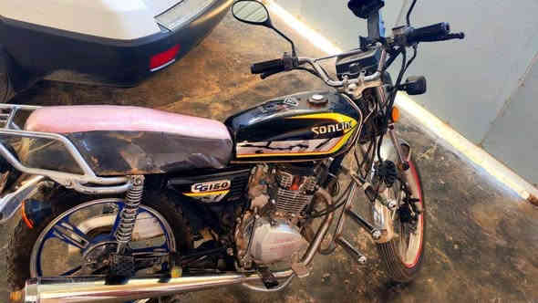 ايراني للبيع مودل 21 لماطور نضيف مناقصه شي مكمرك وكامل اوراقه اصولي رقم صاحب الدراجه  *********** رايدها ب 700 الف وبيها مجال حك جيتك واذا مو شراي لا تكسر برزق العالم
