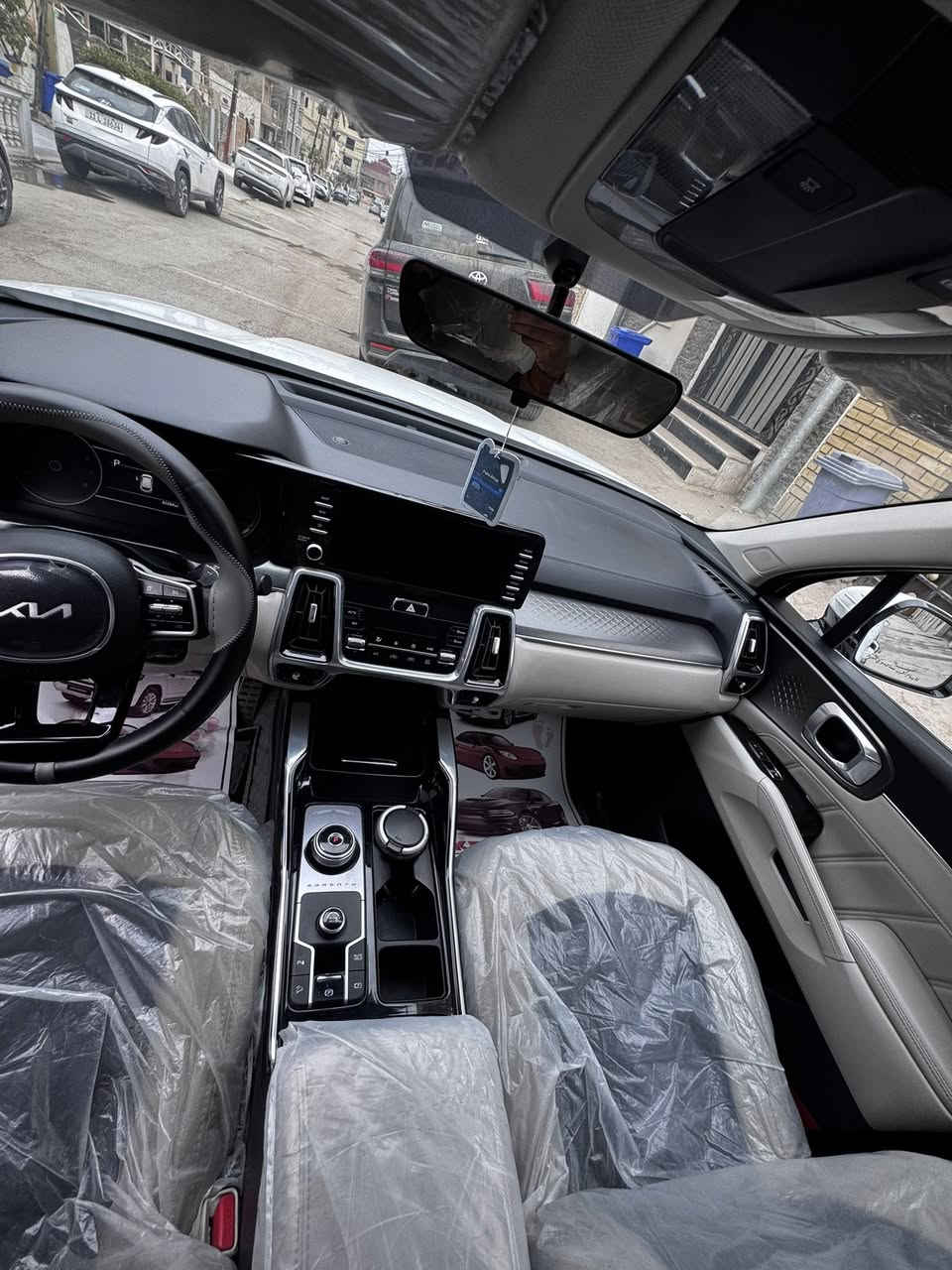 سورنتو 2023 خليجية ماشية 32km
كفالة السيارة مشروع وطني مكفول كفاله عامه من صبغ وتبديل وفتح  جديدة بمعنى الكلمة
فول مواصفات 
بصمه تشغيل
بصمه ابواب
كشنات كهرباء 
محرك v6 
شاشه ايباد 
تبريد ثلاث قطع
سبعه راكب
شفتات ستيرن 
كير ماوس 
4انظمه قيادة 
سائد بريك بصمه 
توقف ذاتي 
جنطه شفط
مري شفط
إنارة داخليه متغيرة
بردات خليفه.
 إشارة ترحيب
شاحن 
4عدسات 
حساس امامي
حساس خلفي
 مكان السيارة بغداد
السعر 293وبي مجال
للاستفسار ***********
