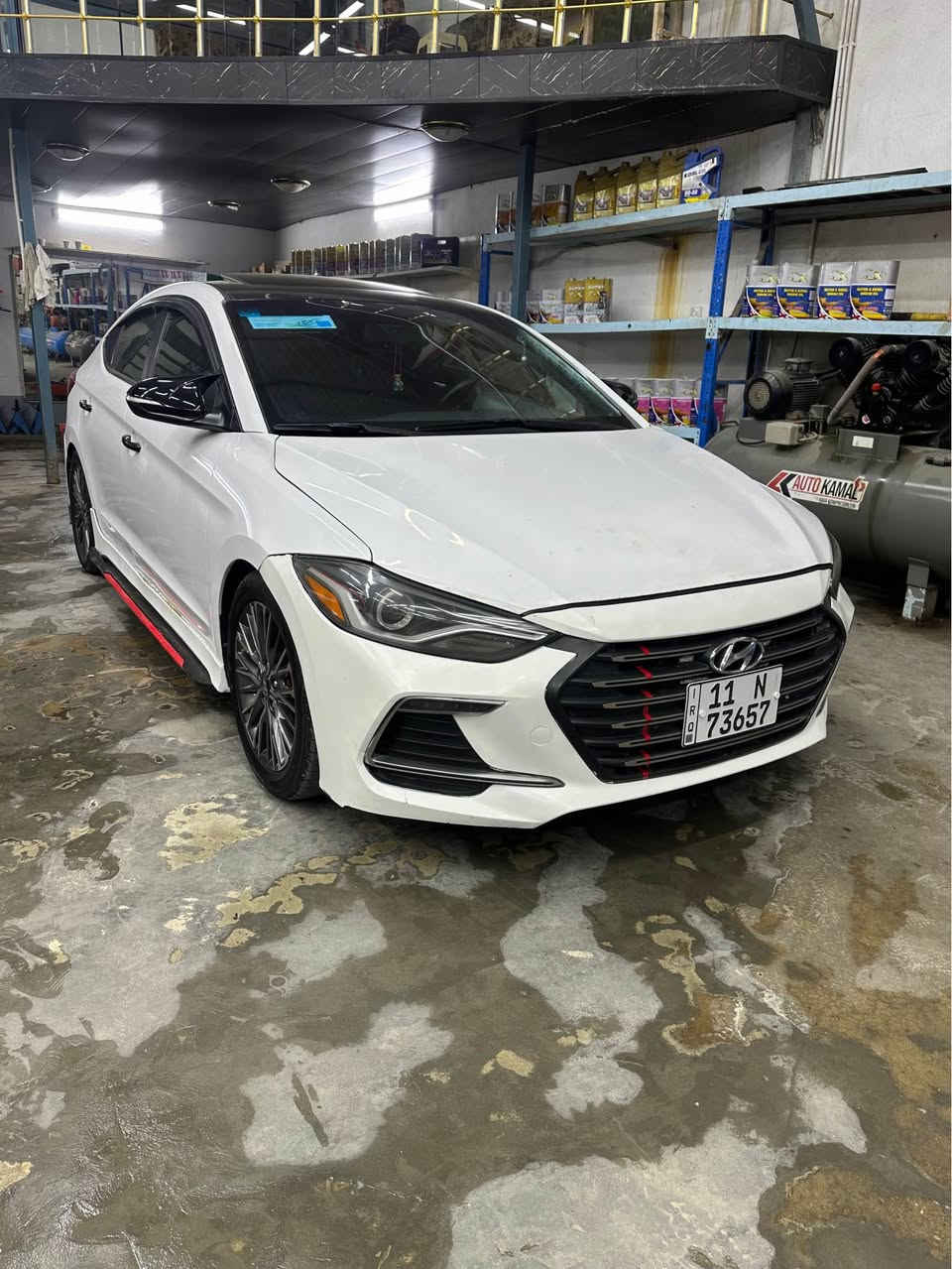 سلام عليكم لبيع هونداي لنتره لون ابيض مديل 2018 فول للخير سبورت 
فول فتحه تحكم ستيرن جهتين
كيوره بلستيرن حساسات ماميه خلفيه شاشه اصل كشن حضن جلد سبورت ثلاثه انظمه قياده نظام تحديد مسار نضم قفل سيرن نظام قفل سرعه لد مامي اربع عدسات لايت مامي +لد مامي رادار امامي تبريد بيانو رقم بغداد دولي جديد سنويه لل2030 تحويل موجود سياره تيربو مكينه كير حداديه تبريد مامفتوح بيهن رقي وسياره جاهزه من كلشي لف ماتصرف عليه وبل عافيه علا ياخذه نضيف وحلوه سياره 
سعر120وبيه مجال رقم الهاتف *********** النجف, العراق
