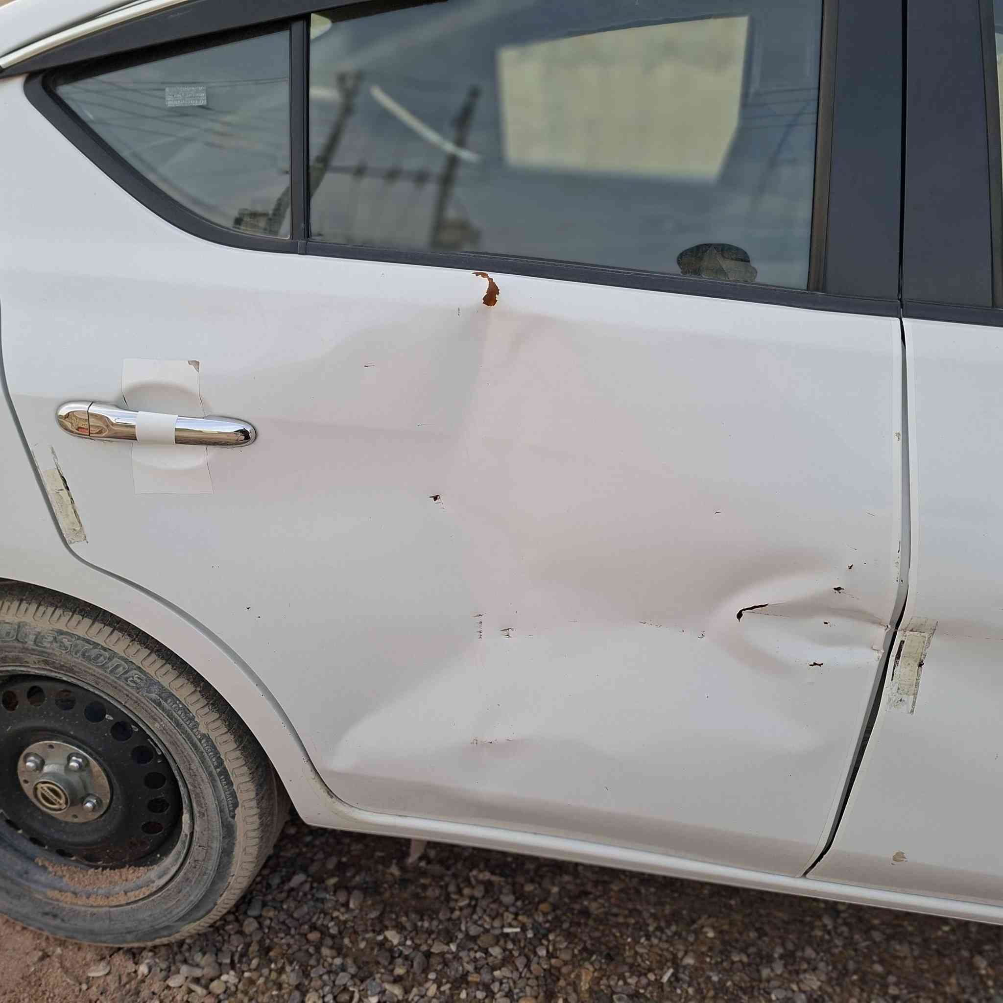 سلام عليكم
نيسان صني2023 سعره 95 وبيه مجال
سابقاً مكفوله ابيعها على وضعها
الحادث بالتصوير واضح
رقم اربيل بسم شركه 
***********
مكانه البصره الهارثه
