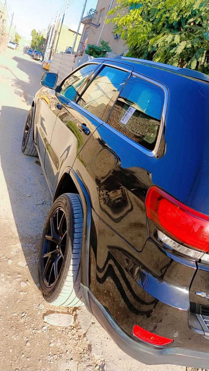 جيب شيروكي 2011 محدث 2020بدون ضرر فقط صبغ التحديث اثر شخوط  السونار موجود وارد امريكي تبريد ثلج كير محرك شرط تخم تاير جديد السياره بسمي شرط التحويل سياره بالموصل ***********
