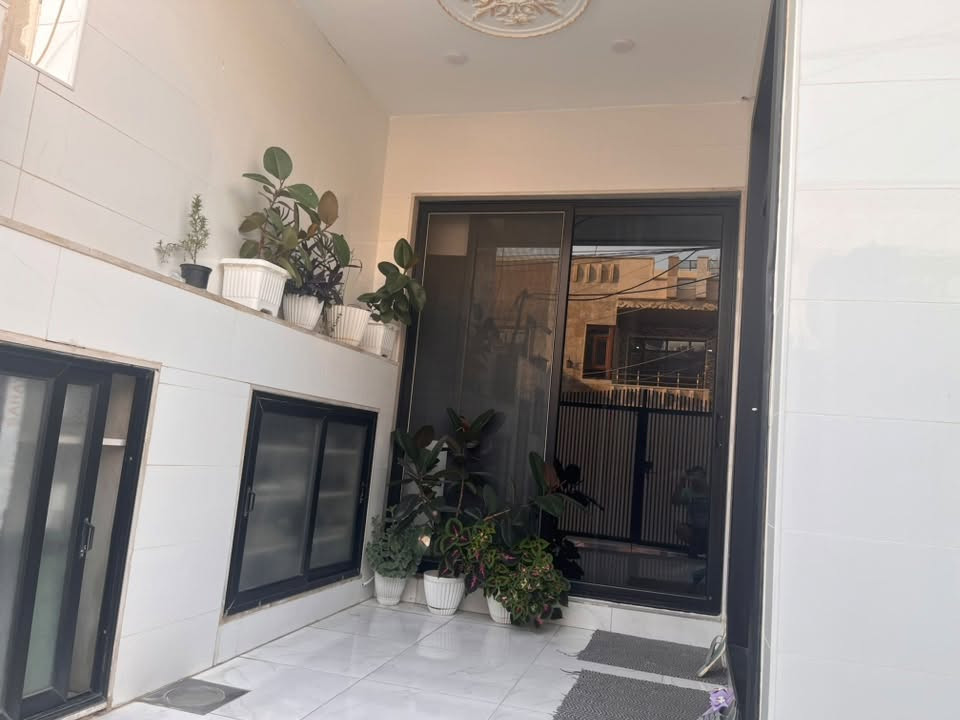 🔹السلام عليكم 
🔹🔹🔹 بيت للبيع / ٥ حصاروك / قرب شارع 
ال ١٢٠ م ، موقع ممتاز / شارع قصير 

🔶 سعر مناسب 

🔺المساحة / ١٢٥ 
🔺بناء حديث جدا 
🔺طابق واحد وبيتونة / طابق ثاني جاهز للبناء 
🔺غرفتين وهول واستقبال ومطبخ وصحيات عدد ٢ داخلي وخارجي . 

🟢 *********** واتس + خط .
