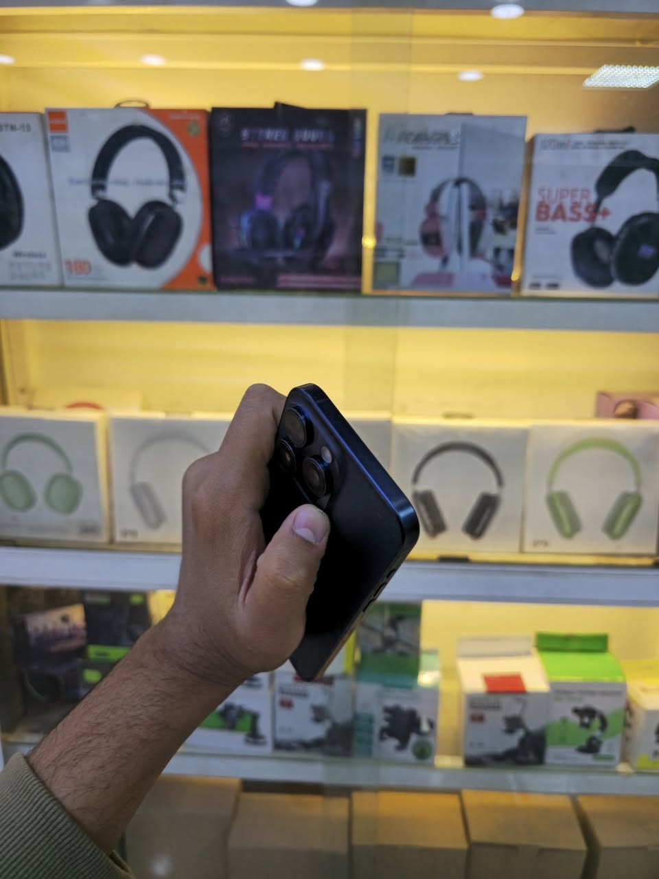 السلام عليكم ايفون 15 برو ماكس نضافه الجهاز 100% شرق اوسط(( دبل شريحه)) الجهاز ما مفتوح مداخل صيانه ضمان 3 ايام
ذاكره : 256
بطاريه : 87 بلاد
نموذج : M
السعر : مليون 75
العنوان : بغداد حي اور 
للاستفسار : ***********
