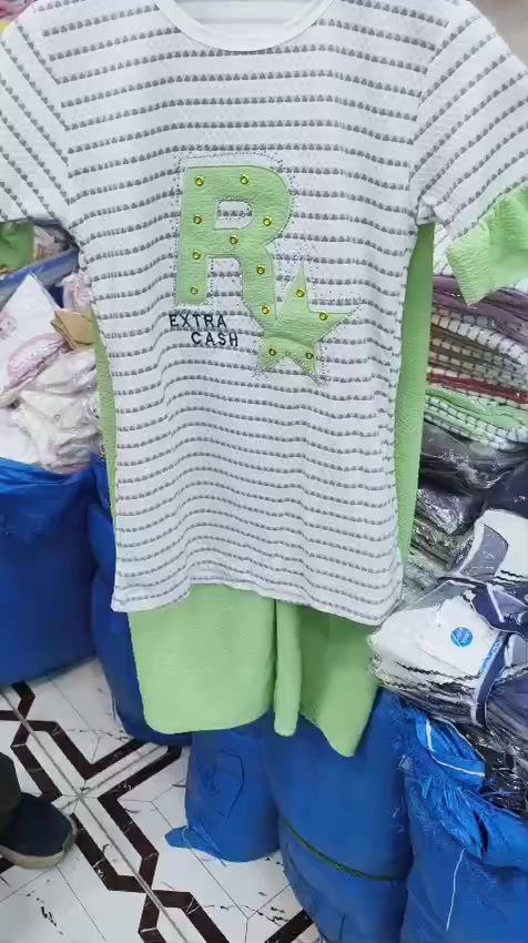 تراك بناتي محير 

ستراس شغل بالصدر

قياس  18/19/20

يلبس 14/10 سنه


**إذا كنت صاحب هذا الإعلان وتريد حذفه لأي سبب، رجاءا أرسل رسالة إلى الدعم الفني**