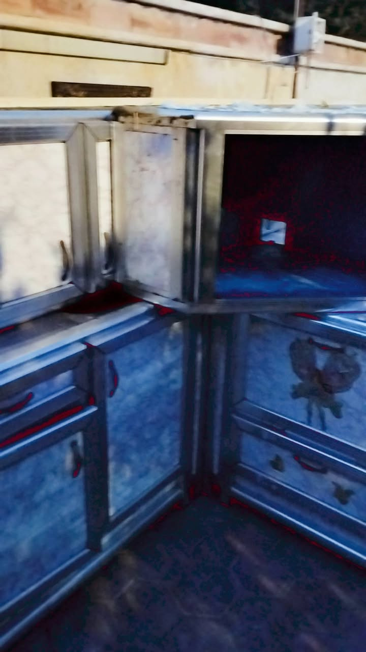 كاونتر  كامل مع سنك وملحق لبيع نظيف اي ضرر مابي لبيع مكاني كوت حي الزهراء الاستفسار اتصال ع رقم  ***********
