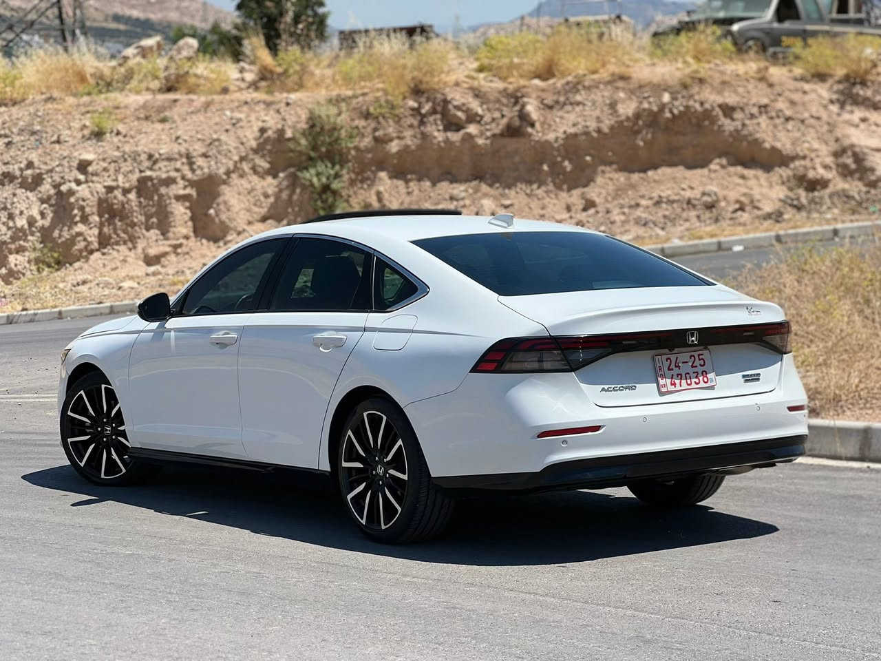 اعلي فئة مواصفات و سعر بلاش 💣🔥
Honda Accord 2023
هوندا اكورد ٢٠٢٣

مواصفات Touring يعني اعلي فئة 
(مقاعد تدفئة و تبريد-خزن ميمور-فتحة سقف-شاحن لاسلكي-شاشة كبيرة-داتاشو-رادار امامي و جانبي)

مكينة ٤سلندر+هايبرد حجم ٢.٠لتر
ماشية 60,000 ميل و بحالة جداً ممتازة 

السيارة بدون صبغ فقط تعديلين كارت ب حافة البنيد و حافة الجاملغ بدون شواصي نهائياً ايرباك ستيرن و دكمة سستم شركة رقم شاصي ((1HGCY2F83PA024975))

سعر السيارة فقط 20,000$ دفترين و بيها مجال بسيط
السيارة رقم كاتي و موجودة ب دهوك ل اي استفسار اتصل علي الرقم 
((***********))

