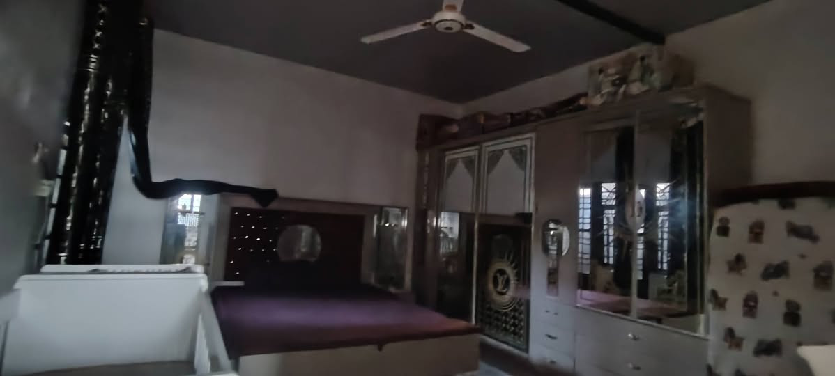 🏡 للبيع – بيت تجاوز
فرصة مناسبة للسكن وبسعر مناسب .

📍 الموقع: الدورة – شارع المصافي، خلف الجامعة التقنية.
المساحه 85 
- الواجهة: 6.5 متر
- النزال: 13 متر
- يتكون من:
  - غرفة نوم
  - صالة مع مطبخ مشترك
  - حمام
  - منور

💰 السعر: 13، ويوجد مجال بسيط للمشتري 
يحتاج لبخ الواجهه فقط 

📞 للاستفسار والتواصل:
***********
