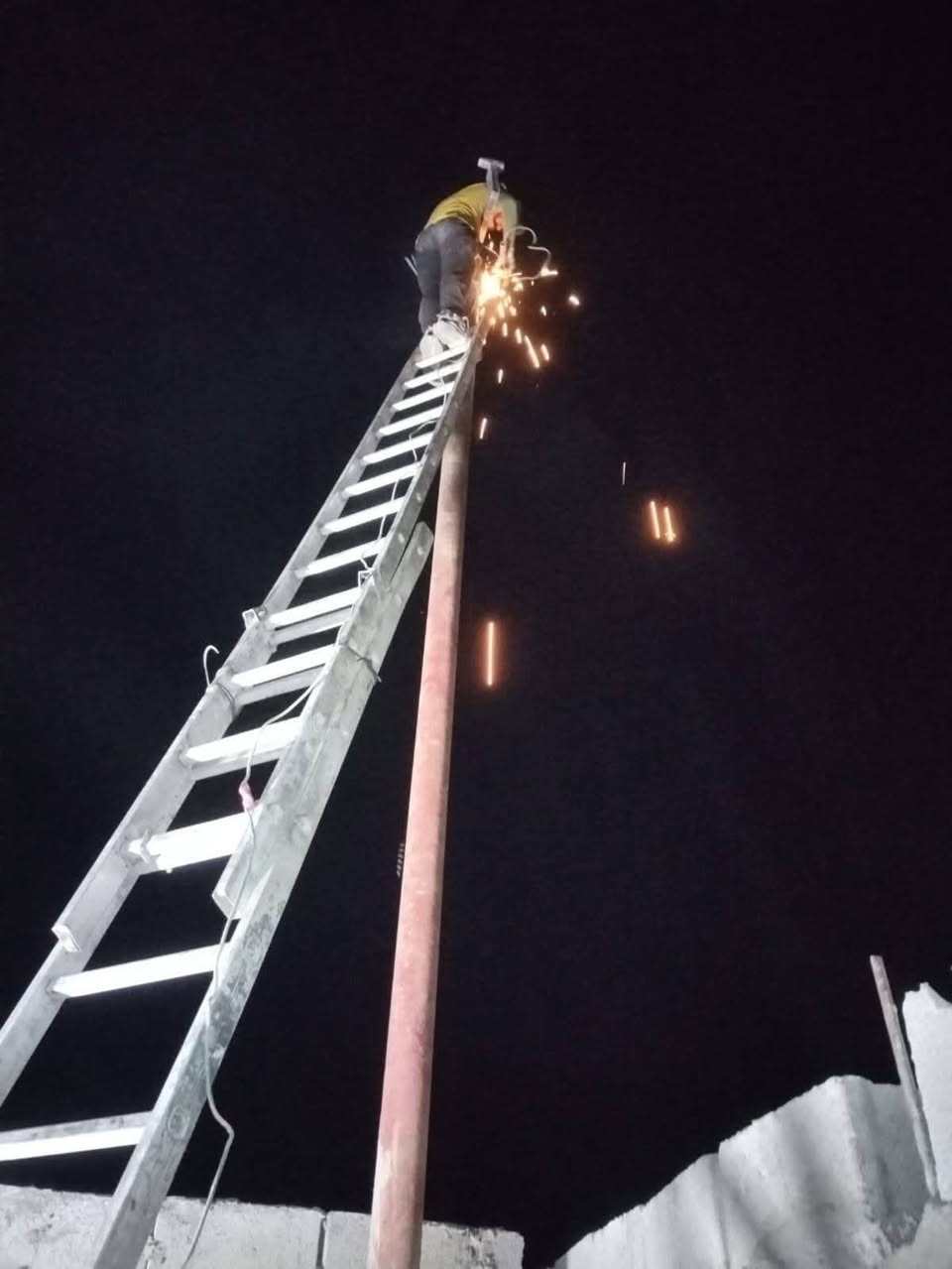 السلام عليكم اخوان احنا كادر تصفية وترتيب وتعديل المولدات نصب اعمده لحيم جناكيل نقل بوردات تصميم بوردات مد ضفاير تحويل مواقع كامله وبدون فلوس كل هاذ مقابل نصفي المولده من الوايرات المتروكه واي خطأ نصلحه بنفس الوقت وهاذ رقمي***********
