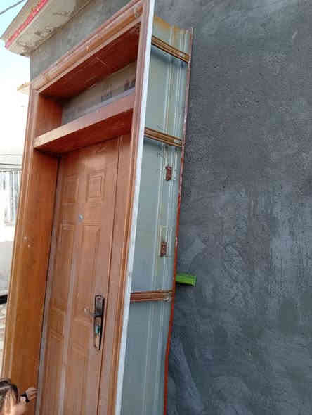 السلام عليكم 
باب خشب تفصال اصلي 
جرجوبه مالنه المنيوم 
باب كلش مرتب ونضيف 
مكاني ناصريه حي جوادين 
السعر (175) اوبيه مجال 
رقم الهاتف بيه واتساب 
‏‪0786 033 9770‬‏
