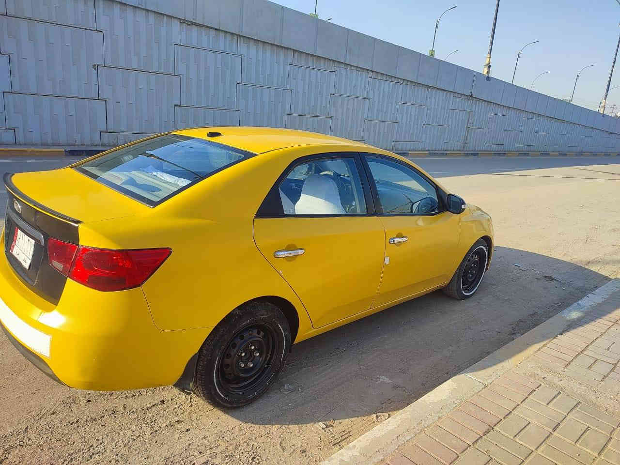 سيراتو امريكي 2011مكينة 2000بغداد ياسمي جاهزة للأخير حادث باب وجاملغ امامي فقط بدون داخل مكينة وكير وحدادية وتبريد تخم تاير جاهزة للأخير السعر 82بابل ***********
