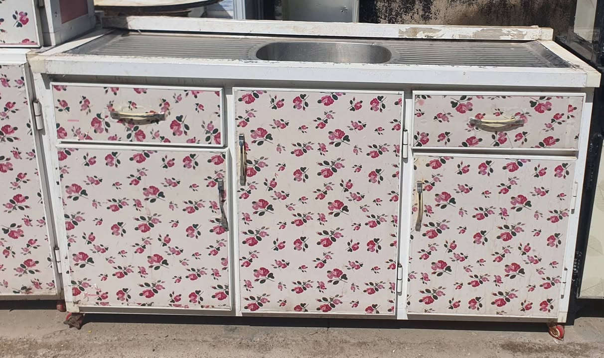 السلام عليكم متاح كاونتر 3قطع للبيع بسبب الوعود الكاذبة
السعر 160قفل الي يريدة يتصل على الرقم ***********
او يراسل خاص العيب مالته باب الملحق موضح بالصورة مأشر علية
