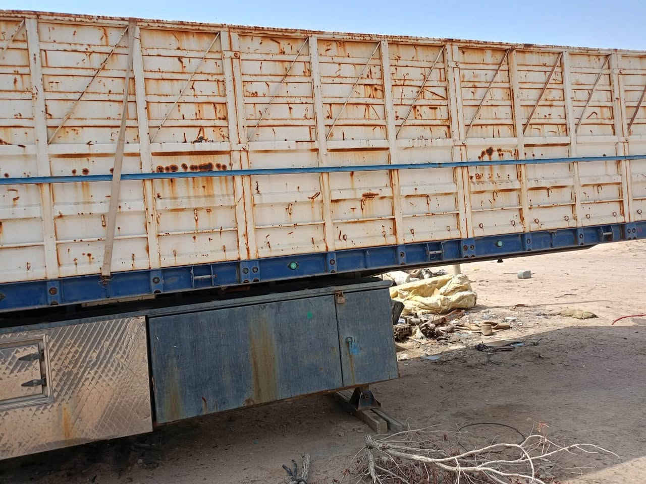 السلام عليكم عربانه للبيع جناب ارتفاع متر و٨٥عمل الجرف طولها ١٢ونص ربطه على ٢٤شاصي مكفول عربانه جاهزه لشغل مكانها البصرة الزبير سعرها ١١٠ وبيها مجال لشراي صناديك مطبخ ثلاجه ***********

