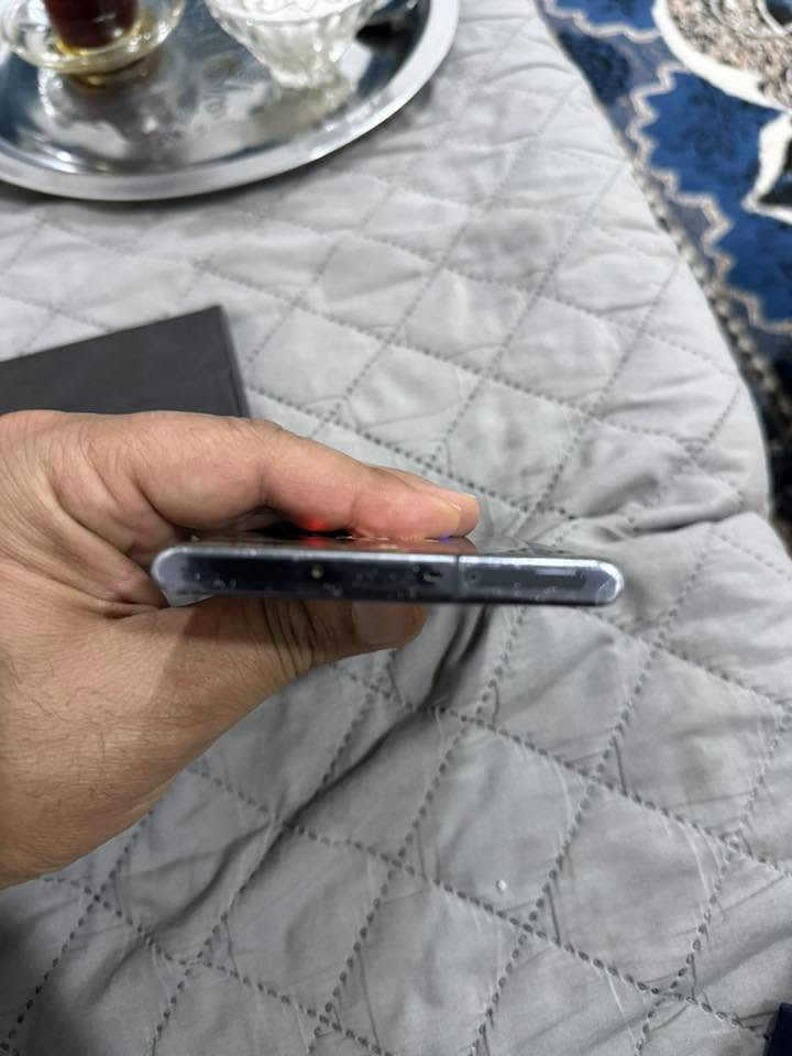 موبايل سامسونج نوت 10 بلص ذاكره 256 رام 12 يوجد فطر بالشاشه مامأثر على عمله خطين شرق اوسط الجهاز بطاريته جيده كله شغال السعر 125000 مكاني حله ***********
