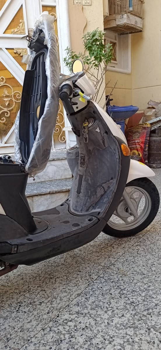 السلام عليكم
فله لون ابيض اصلي كفر  و مكينه
صاله شهرين نازله من الرمبه 
ابيض صدفي جديده كلش
مختمه ختم واحد +عده 
دهن موتل +بانزين محسن
مكفوله كفاله عام
سعر تصال او خاص 
مكاني ناصريه مركز بصالحيه
***********
