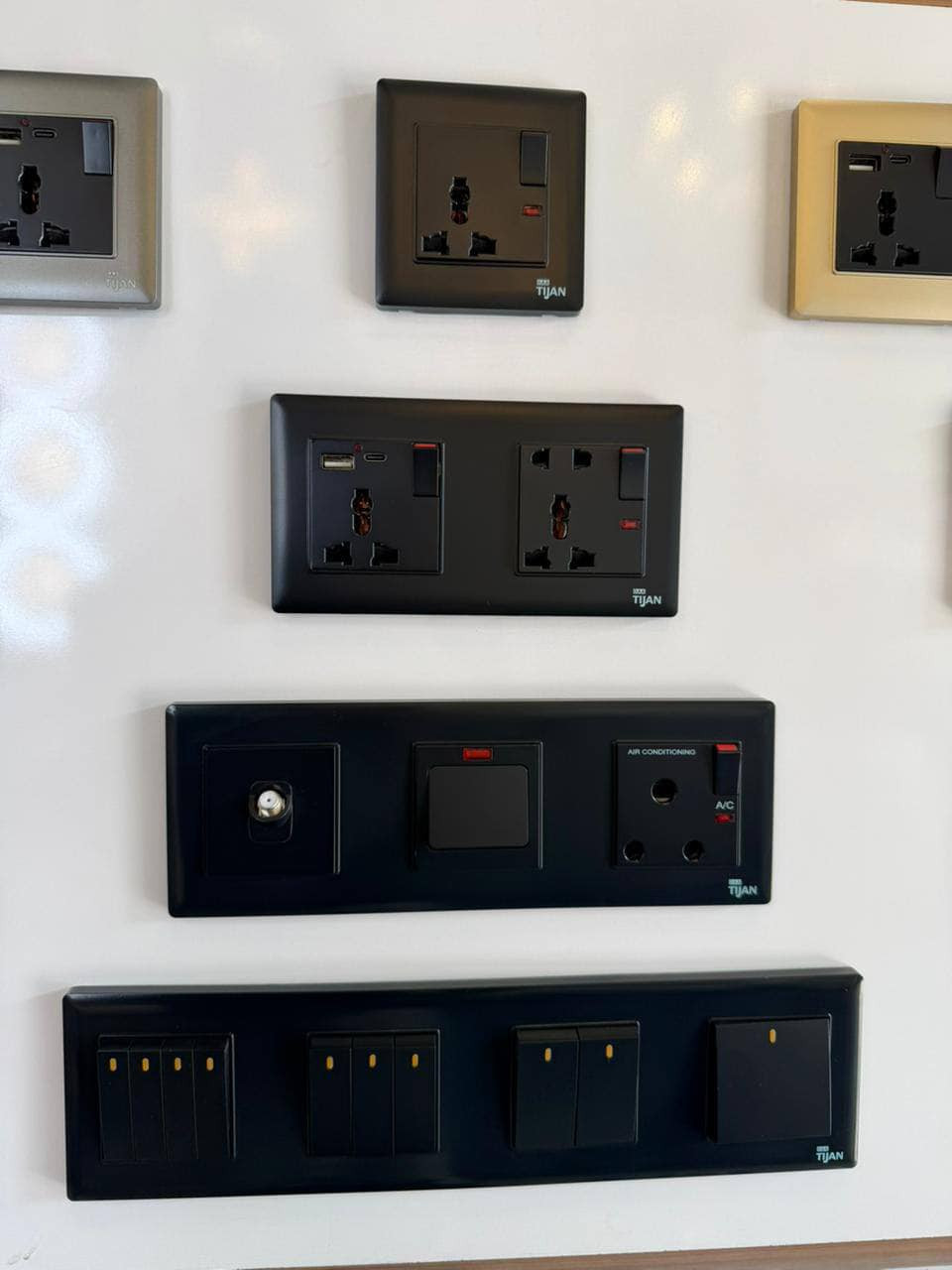 السلام عليكم
سويجات متصل ماركة تيجان ضمان 25 سنة 
تلائم جميع الاذواق 
النجف شارع المدينة مقابل عمود رقم 17


**إذا كنت صاحب هذا الإعلان وتريد حذفه لأي سبب، رجاءا أرسل رسالة إلى الدعم الفني**