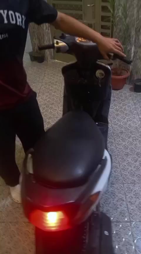 سكنس نثيه للبيع او مراوس نضيف بس بيه نقص القبق مال هندر والكج مال سرعه واكف والكفرات صفاح ما بيها و هاهيه كهربائية كلها شغاله السعر ٣٥٠ وبيها مجال


**إذا كنت صاحب هذا الإعلان وتريد حذفه لأي سبب، رجاءا أرسل رسالة إلى الدعم الفني**