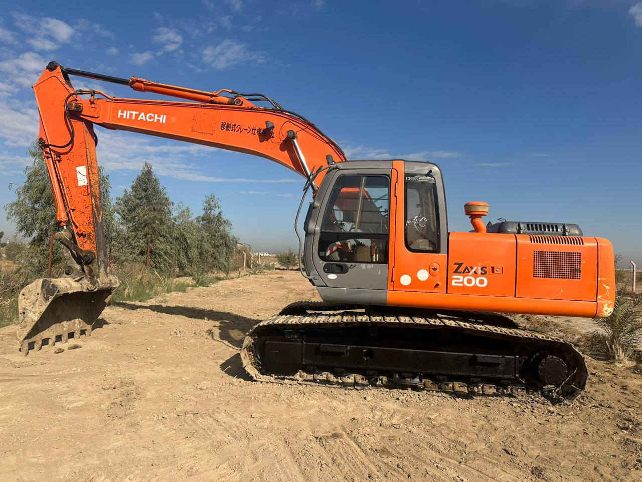 سلام عليكم للبيع حفارة زت موديل 2002 رقم الماني حفارة حداديه زناجيل ورلات جديده 100ب100 مكفول كفاله من كلشي حفارة جاهزه لشغل  حفارة كله عله بلاد الاتصال ***********
